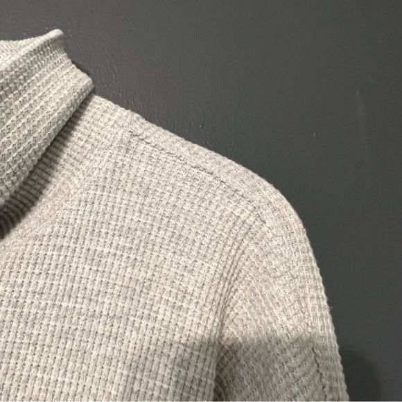 Tna turtle neck aritzia - Picture 6 of 7